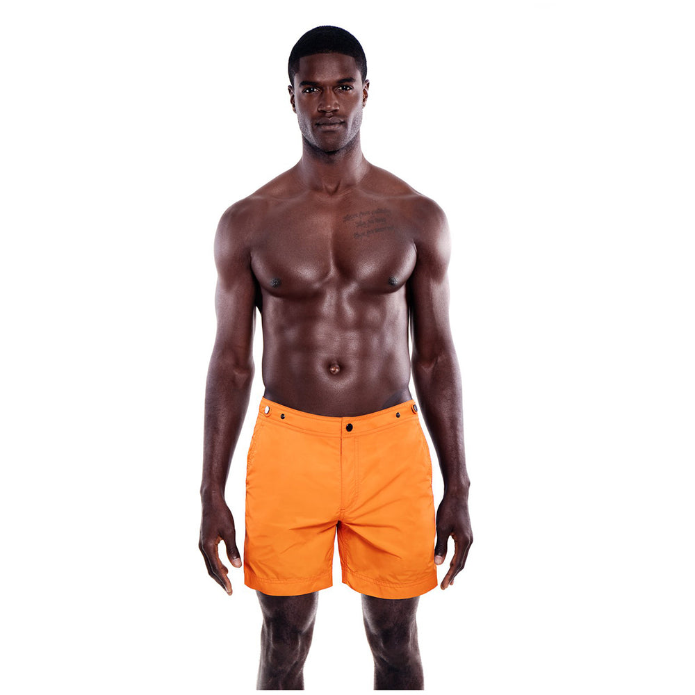 Sunrise
Cut in our signature Elvio silhouette, these hybrid swim shorts are made from quick drying breathable shell.




An elevated take on the classic swim shorts, they fswim shorts