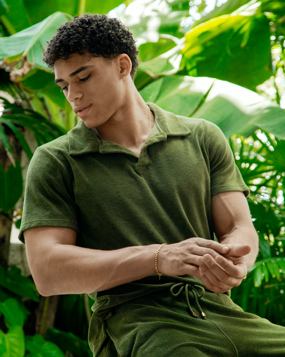 Riviera Terry Polo  
Cut from  organic terry toweling fabric that is soft and highly breathable, our Riviera polo is designed with an open placket which exudes effortless cool.
An Ide