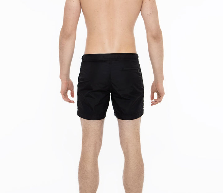 Elvio Black Tailored Swim Short
Cut in our signature Elvio silhouette, these hybrid swim shorts are made from quick drying breathable shell.
An elevated take on the classic swim shorts, they featuswim shorts
